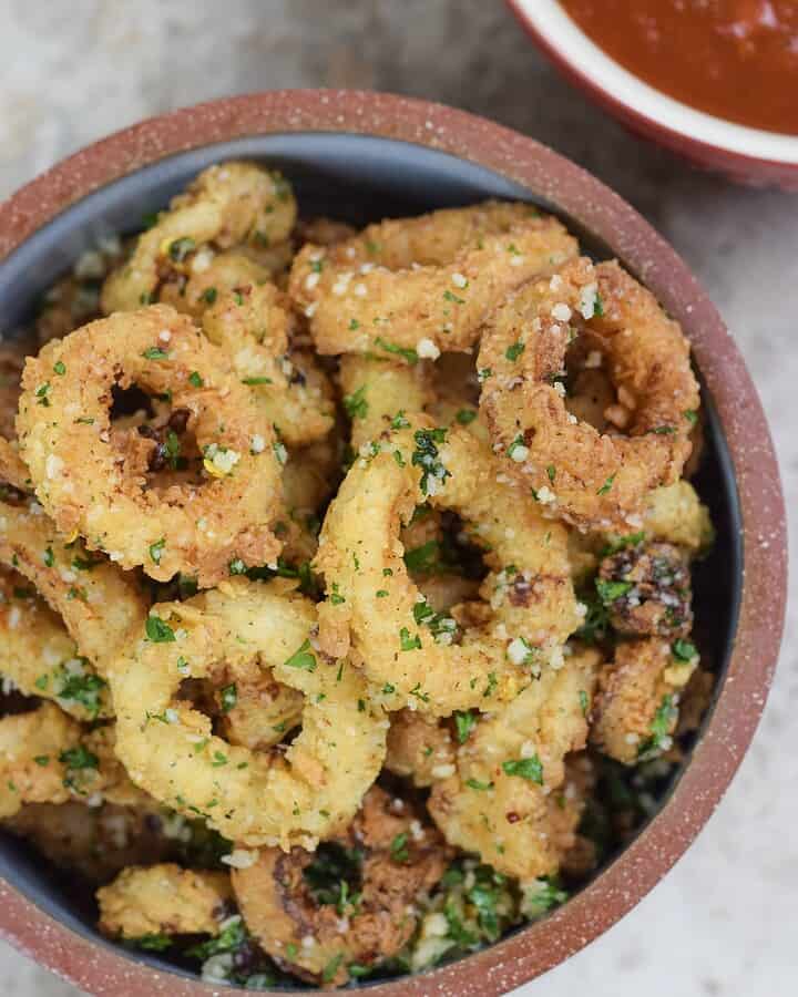 Easy Fried Calamari with Spicy Marinara